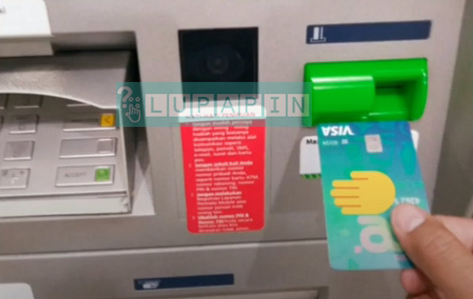 1 Masukan Kartu ATM Bank Permata
